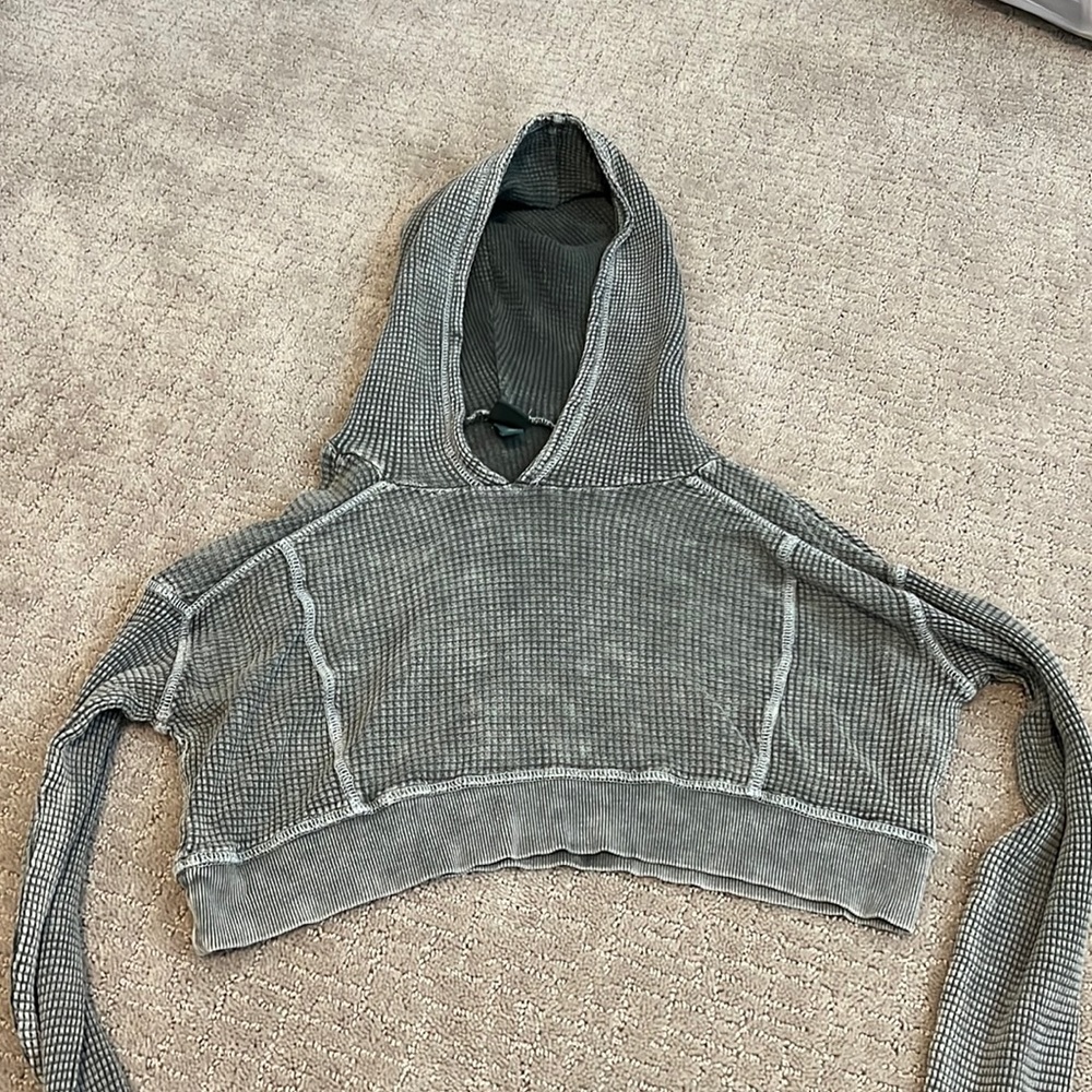 Size M Cropped Hoodie Top